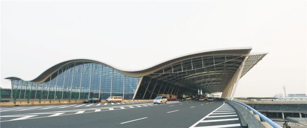 中国空港客流迎爆发式增长:上海破亿昆明超4千万